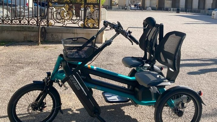 Tricycle tandem à assistance électrique – Côte à côte – personne mobilité réduite – maison du vélo Nancy
